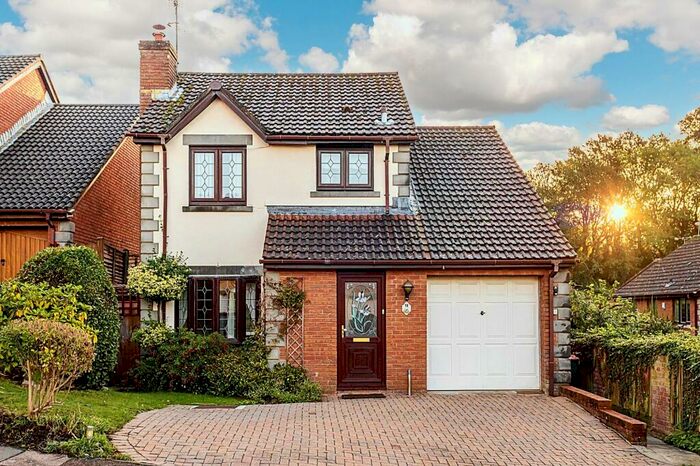 3 Bedroom Detached House To Rent In Tudor Close, Maidenbower, RH10