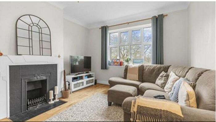 3 Bedroom Flat To Rent In Shoot Up Hill, London, NW2