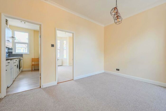 2 Bedroom Flat To Rent In Frith Road, Leytonstone, London, E11