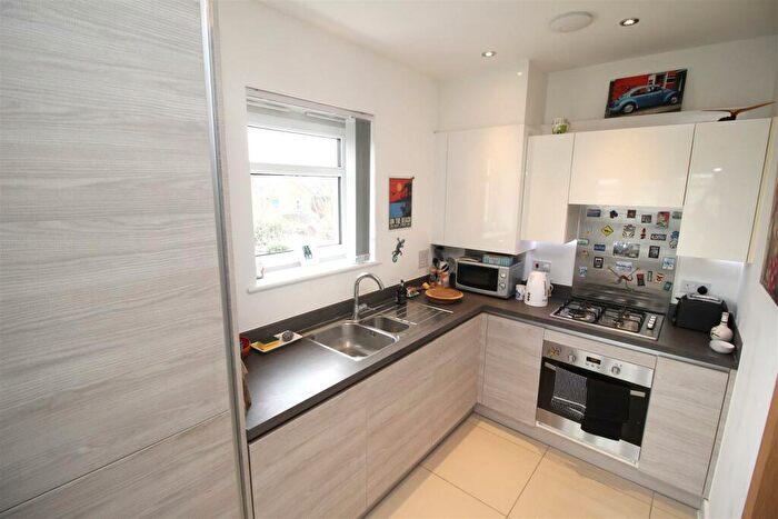 2 Bedroom Apartment For Sale In Stabler Way, Poole, BH15