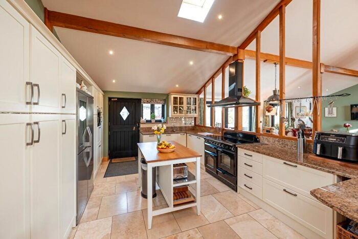 4 Bedroom Barn Conversion For Sale In Ivy Todd, PE37