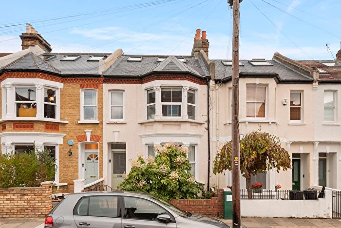 3 Bedroom Flat For Sale In Fircroft Road, SW17