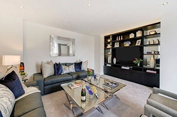 3 Bedroom Flat To Rent In Ebury Street, London, SW1W