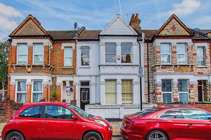 3 Bedroom Flat For Sale In Upper Flat, Mount Pleasant Road, Tottenham, London, N17