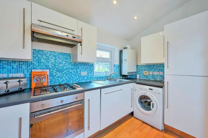 1 Bedroom Flat To Rent In Palmerston Road, South Wimbledon, London, SW19