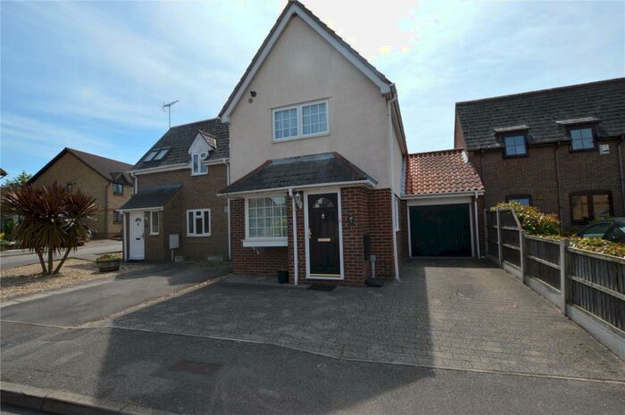 2 Bedroom Terraced House To Rent In Napier Crescent, Wickford, SS12