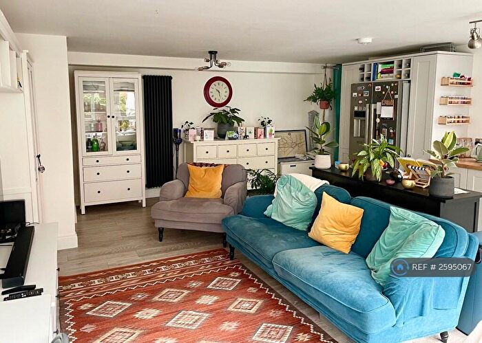 2 Bedroom Flat To Rent In Horle Walk, London, SE5