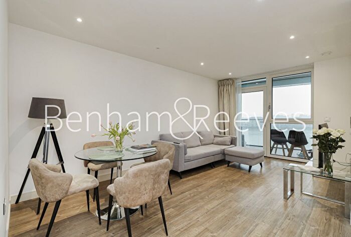 2 Bedroom Flat To Rent In Gordian Apartments, Greenwich, SE10