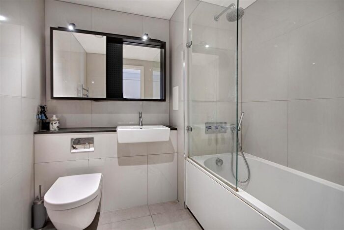 1 Bedroom Flat To Rent In Wharf Road, London, N1