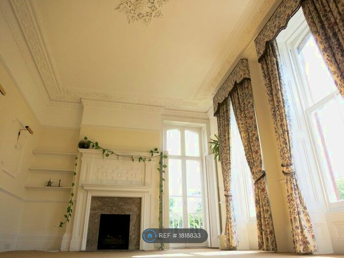 2 Bedroom Flat To Rent In Highlands, Bromley, BR1