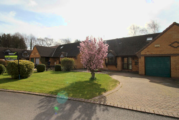 3 Bedroom Semi-Detached Bungalow To Rent In The Close, Willerby, HU10