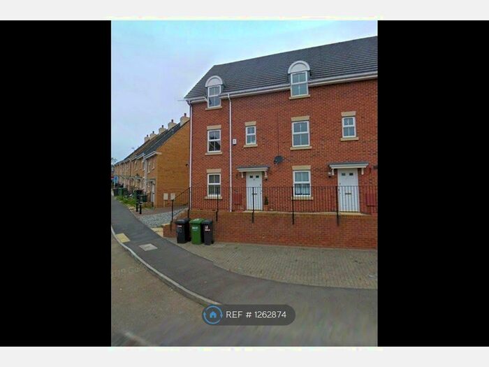 4 Bedroom Maisonette To Rent In Wright Way, Stapleton, Bristol BS16