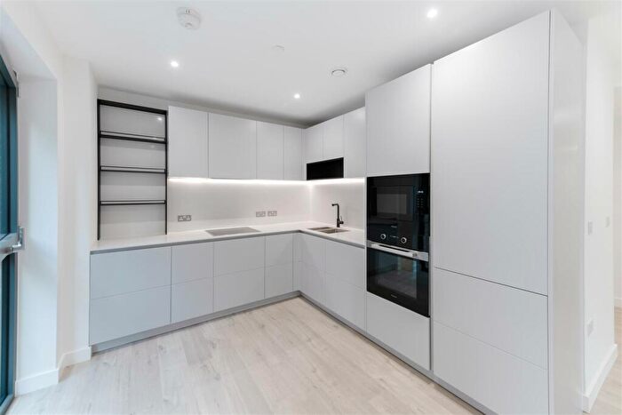 2 Bedroom Apartment To Rent In Anax Street, London, N4
