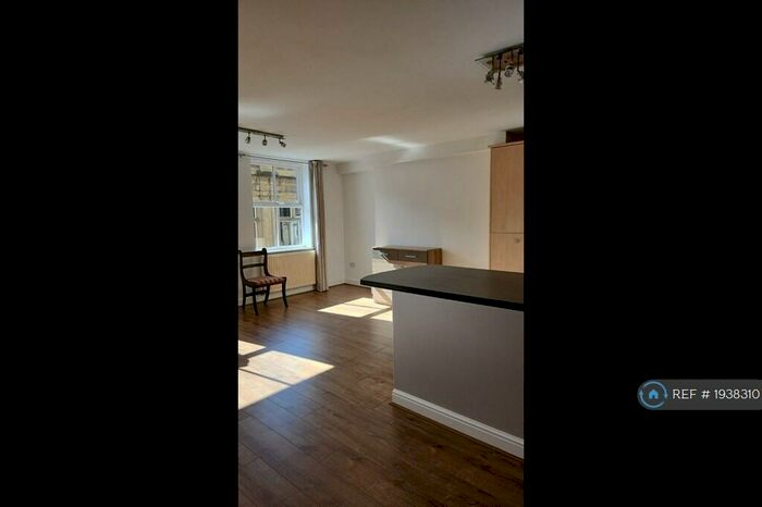 2 Bedroom Flat To Rent In Town Hall Apartments, Sowerby Bridge, HX6