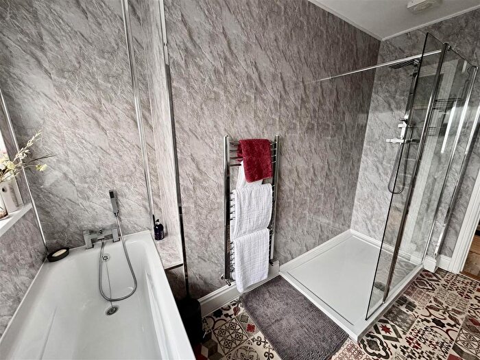 2 Bedroom Detached Bungalow For Sale In Highfield Road, Twyn, Ammanford, SA18