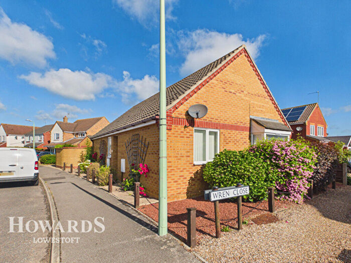 3 Bedroom Detached Bungalow For Sale In Colsterdale, Lowestoft, NR33