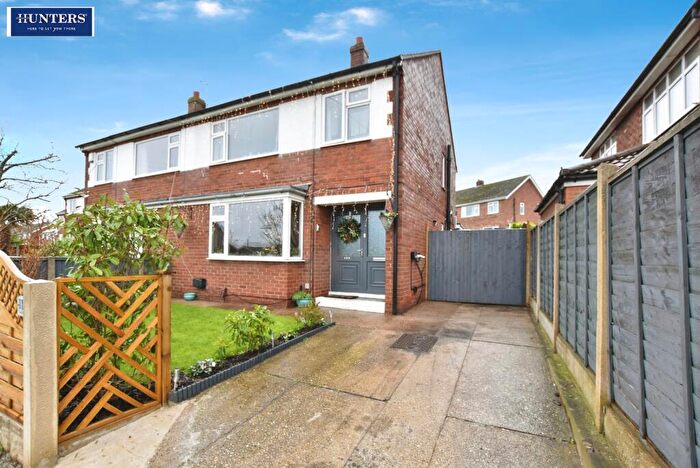 4 Bedroom Semi-Detached House For Sale In Low Leys Road, Scunthorpe, DN17