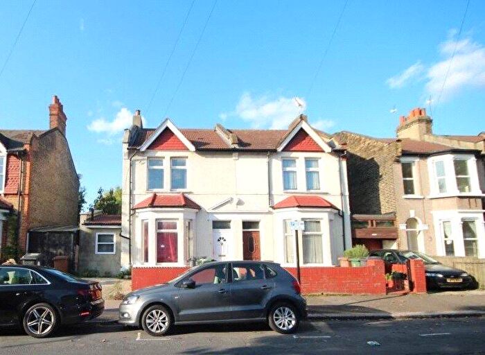 2 Bedroom Flat To Rent In Palamos Road, Leyton, E10