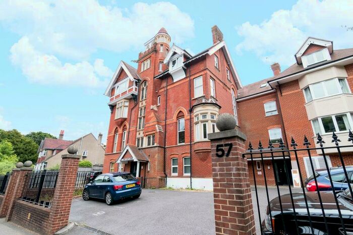 2 Bedroom Flat For Sale In Christchurch Road, Bournemouth, BH1