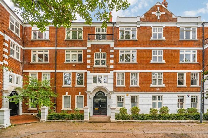 2 Bedroom Flat For Sale In Colehill Gardens, London, SW6