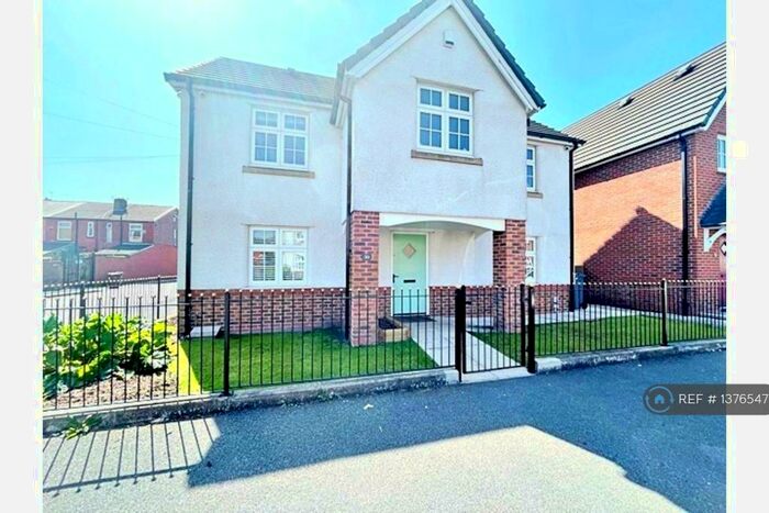 4 Bedroom Detached House To Rent In Winnie Street, Manchester, M40