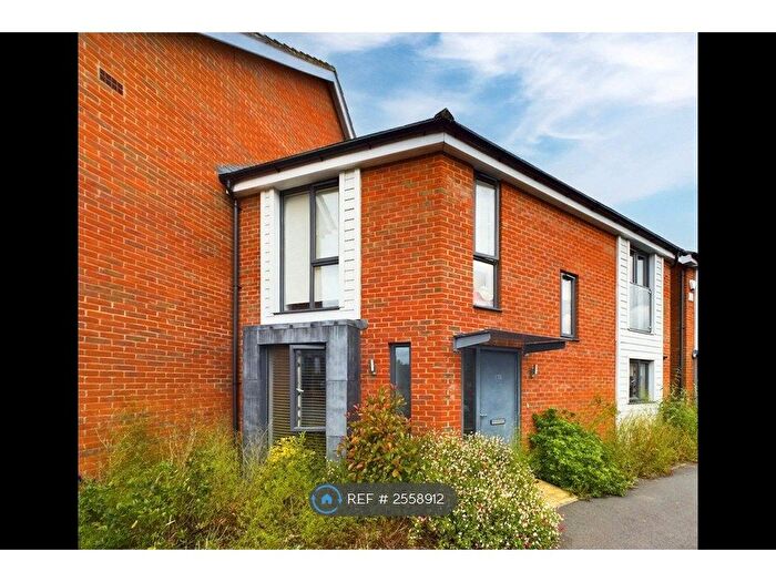3 Bedroom End Of Terrace House To Rent In Kennet Walk, Reading, RG1