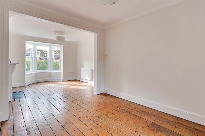 3 Bedroom Terraced House To Rent In Reckitt Road, Chiswick, London, W4