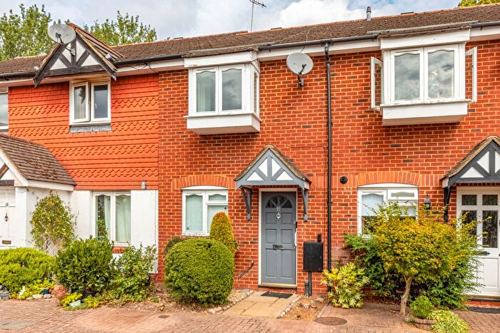 2 Bedroom Terraced House For Sale In Weybridge, Surrey, KT13