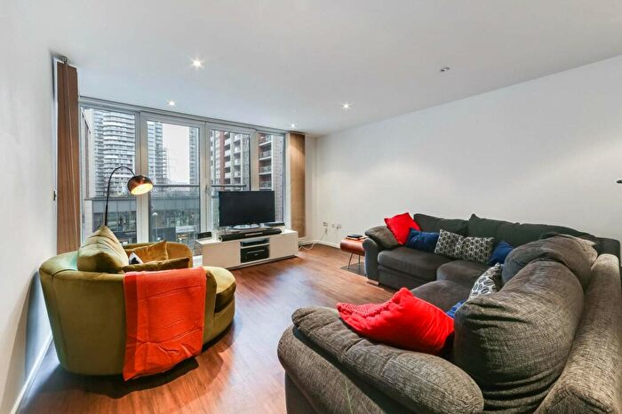 2 Bedroom Flat To Rent In Western Gateway, Royal Docks, London, E16