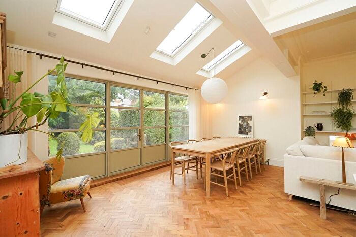 4 Bedroom Semi-Detached House To Rent In Millhouses Lane, Sheffield, S11