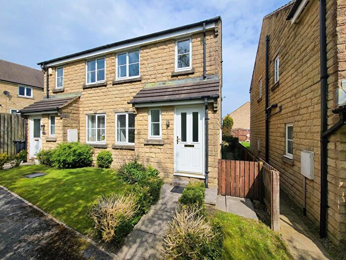 2 Bedroom Semi-Detached House To Rent In Siskin Drive, Bradford, BD6