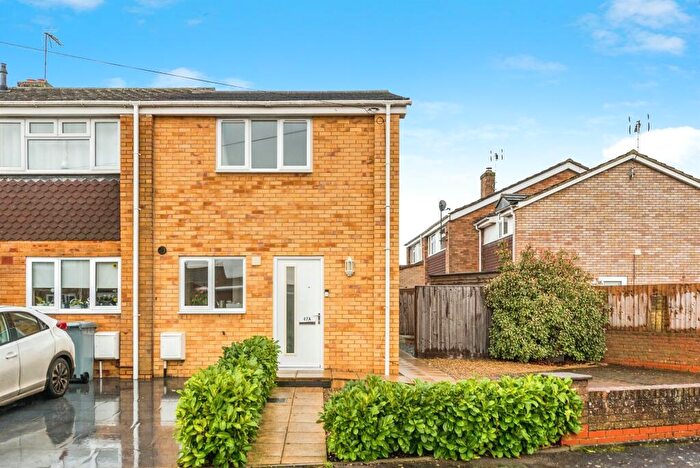 2 Bedroom End Of Terrace House For Sale In Colwell Drive, Witney, OX28