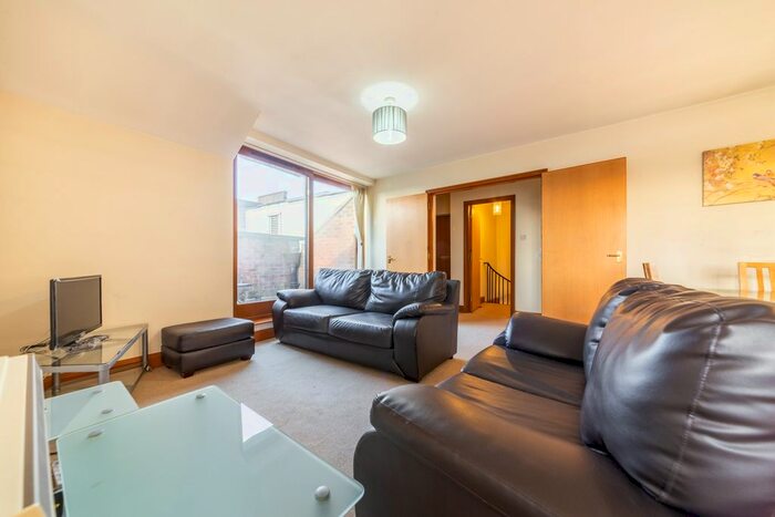 2 Bedroom Flat To Rent In St Andrews Wharf, Shad Thames, London, SE1
