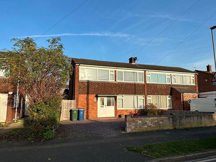 3 Bedroom Semi-Detached House To Rent In Maple Road, Bicester, OX26