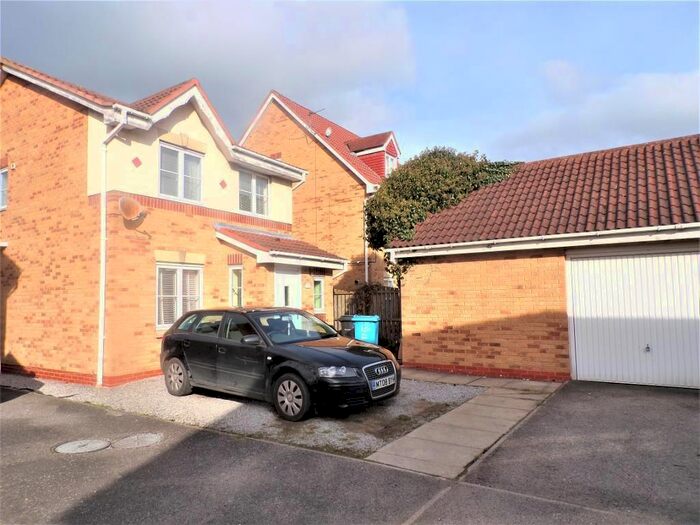 3 Bedroom Detached House To Rent In Farthing Drive, Kingswood, Hull, HU7