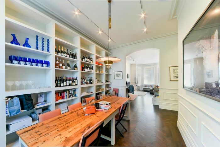 3 Bedroom Flat To Rent In Arundel Gardens, London, W11