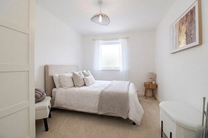 2 Bedroom Apartment For Sale In Admiral Drive, Stevenage, SG1