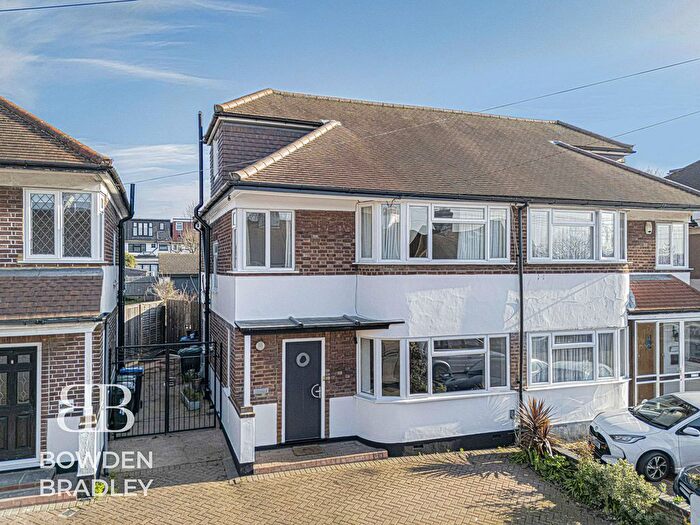 4 Bedroom Semi Detached House For Sale In The Meadway, Loughton, IG10