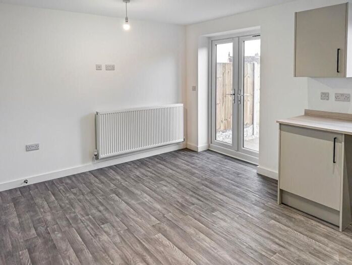 3 Bedroom Semi-Detached House For Sale In Well Hill Drive, Harworth, Doncaster, DN11