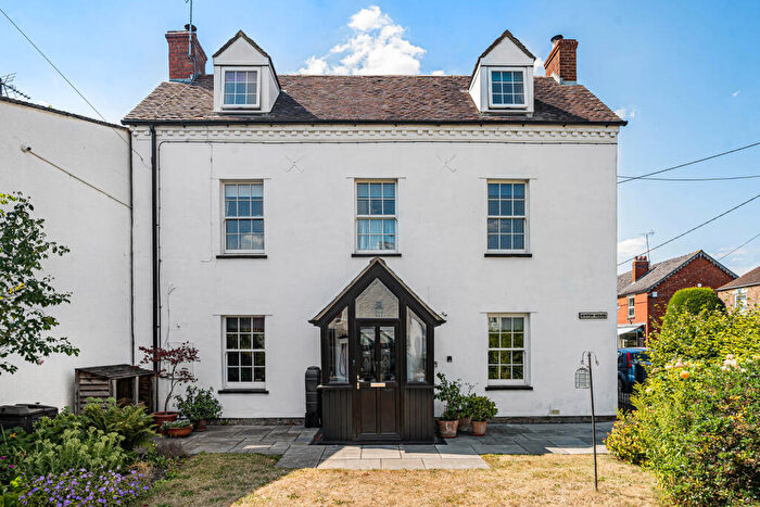 4 Bedroom Link Detached House For Sale In Alkerton, Eastington, Stonehouse, Gloucestershire, GL10