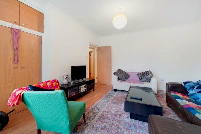 2 Bedroom Flat To Rent In Wickham Road, Brockley, London, SE4