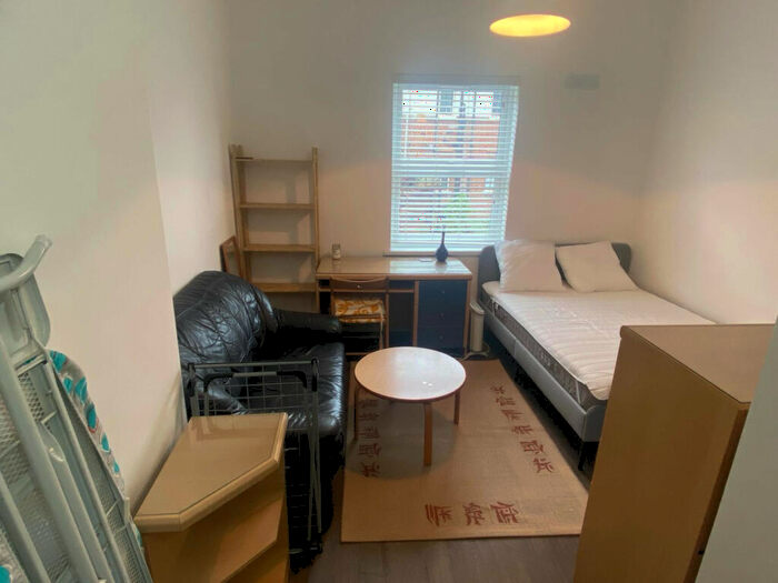 Flat To Rent In Archway Road, London, N6