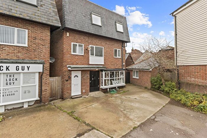 2 Bedroom Maisonette For Sale In George Street, Hailsham, BN27