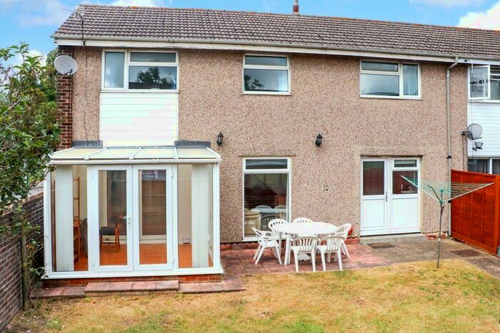 4 Bedroom Semi-Detached House To Rent In Park Barn Drive, GU2