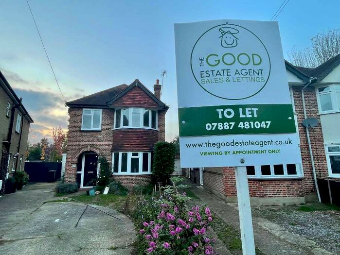 3 Bedroom Detached House To Rent In Heathlands Close, Sunbury On Thames, TW16