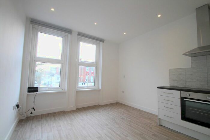 2 Bedroom Flat To Rent In High Road, London, N2