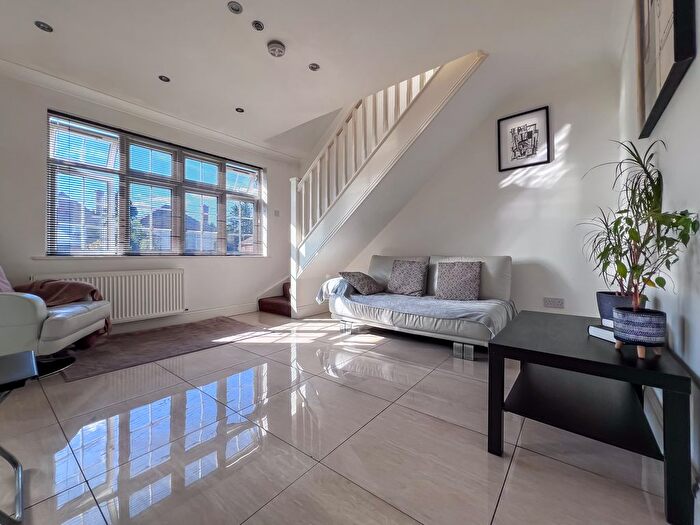 1 Bedroom Maisonette To Rent In Vista Way, Harrow, HA3