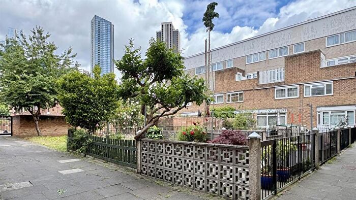 1 Bedroom Flat For Sale In Kingdon House, Galbraith Street, London, E14