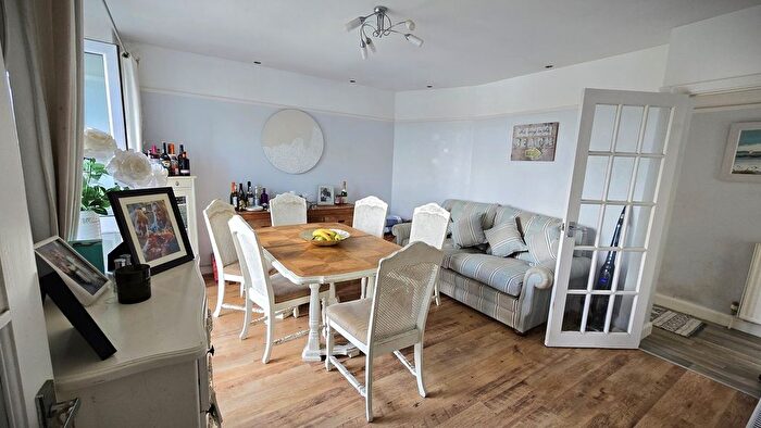 2 Bedroom Detached Bungalow For Sale In Hillcrest Avenue, Bexhill-On-Sea, TN39