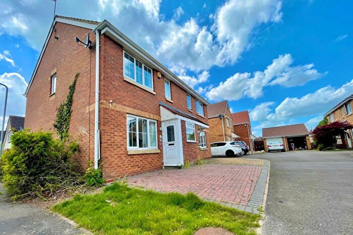 3 Bedroom Property To Rent In Blunden Drive, Langley, Slough, SL3